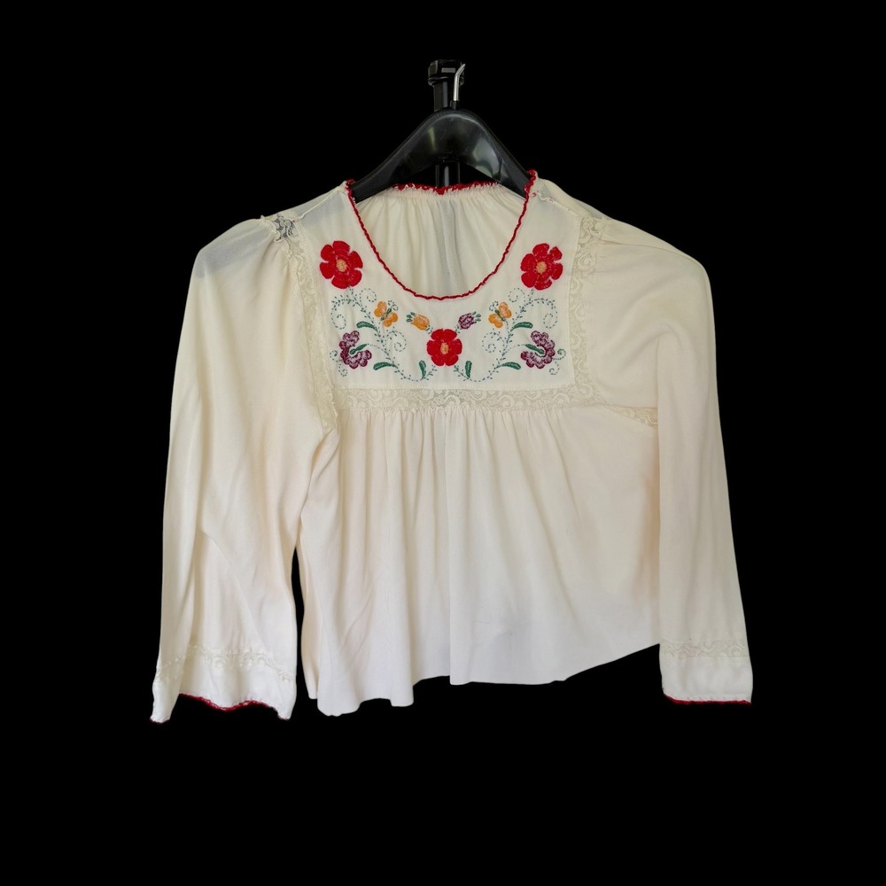 Vintage Floral Embroidered Peasant Blouse Cream Lace Trim Boho Top Raw Hem